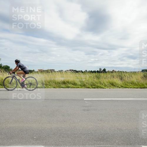 31.08.2025 - Elbe Triathlon Hamburg Michael Burmester http://msf.ph/oto/8694941 31.08.2025 16:03:52 Radfahren  meine-sportfotos.de