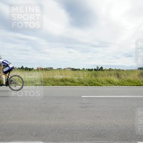 31.08.2025 - Elbe Triathlon Hamburg Michael Burmester http://msf.ph/oto/8694959 31.08.2025 16:06:06 Radfahren  meine-sportfotos.de