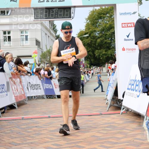 31.08.2025 - 21. Blankeneser Heldenlauf Strokosch-Dieckow http://msf.ph/oto/8694969 31.08.2025 12:34:24 Ziel 5264, 5563, 5716, 4208 meine-sportfotos.de