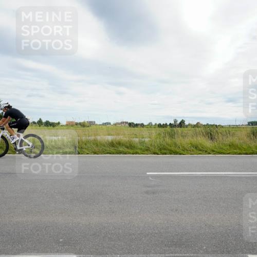 31.08.2025 - Elbe Triathlon Hamburg Michael Burmester http://msf.ph/oto/8694974 31.08.2025 16:07:31 Radfahren  meine-sportfotos.de