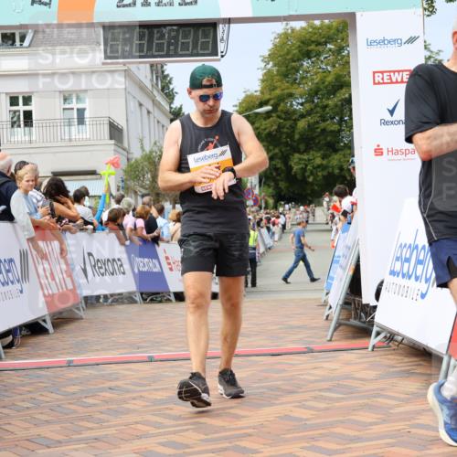 31.08.2025 - 21. Blankeneser Heldenlauf Strokosch-Dieckow http://msf.ph/oto/8694977 31.08.2025 12:34:24 Ziel 5264, 5563, 5716, 4208 meine-sportfotos.de