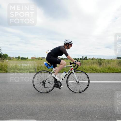 31.08.2025 - Elbe Triathlon Hamburg Michael Burmester http://msf.ph/oto/8694982 31.08.2025 16:08:28 Radfahren  meine-sportfotos.de