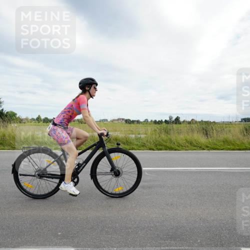 31.08.2025 - Elbe Triathlon Hamburg Michael Burmester http://msf.ph/oto/8694986 31.08.2025 16:08:41 Radfahren  meine-sportfotos.de