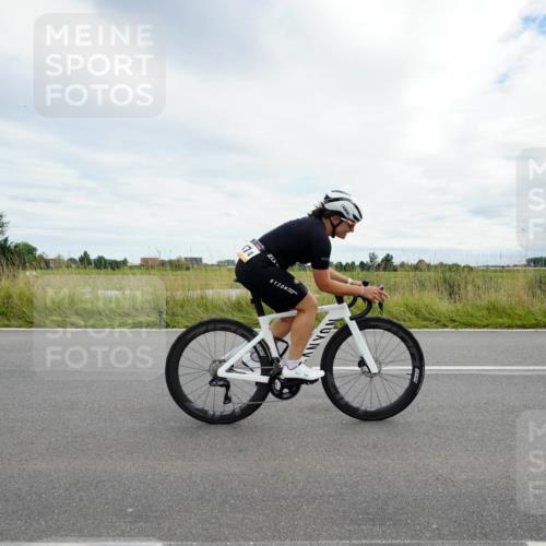 31.08.2025 - Elbe Triathlon Hamburg Michael Burmester http://msf.ph/oto/8695000 31.08.2025 16:10:01 Radfahren  meine-sportfotos.de