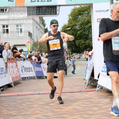 31.08.2025 - 21. Blankeneser Heldenlauf Strokosch-Dieckow http://msf.ph/oto/8695007 31.08.2025 12:34:24 Ziel 5264, 5563, 5716, 4208 meine-sportfotos.de