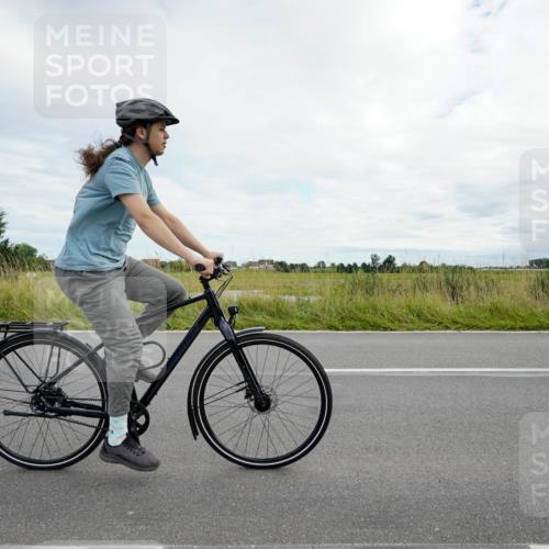 31.08.2025 - Elbe Triathlon Hamburg Michael Burmester http://msf.ph/oto/8695027 31.08.2025 16:13:09 Radfahren  meine-sportfotos.de