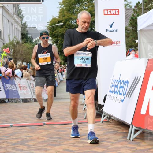 31.08.2025 - 21. Blankeneser Heldenlauf Strokosch-Dieckow http://msf.ph/oto/8695035 31.08.2025 12:34:22 Ziel 5264, 5563, 5716, 4208 meine-sportfotos.de