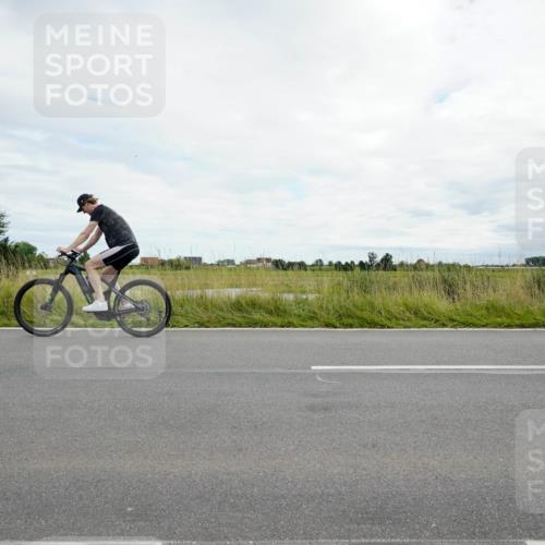 31.08.2025 - Elbe Triathlon Hamburg Michael Burmester http://msf.ph/oto/8695045 31.08.2025 16:14:15 Radfahren  meine-sportfotos.de