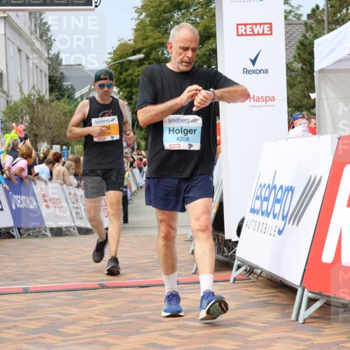 31.08.2025 - 21. Blankeneser Heldenlauf Strokosch-Dieckow http://msf.ph/oto/8695049 31.08.2025 12:34:22 Ziel 5264, 5563, 5716, 4208 meine-sportfotos.de