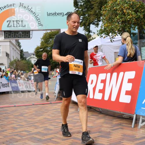 31.08.2025 - 21. Blankeneser Heldenlauf Strokosch-Dieckow http://msf.ph/oto/8695077 31.08.2025 12:34:20 Ziel 5264, 5563, 5716, 4208 meine-sportfotos.de