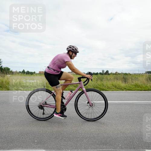 31.08.2025 - Elbe Triathlon Hamburg Michael Burmester http://msf.ph/oto/8695079 31.08.2025 16:18:22 Radfahren  meine-sportfotos.de