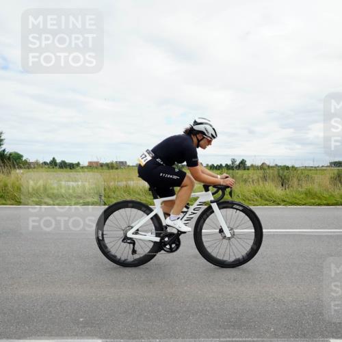 31.08.2025 - Elbe Triathlon Hamburg Michael Burmester http://msf.ph/oto/8695087 31.08.2025 16:19:19 Radfahren  meine-sportfotos.de