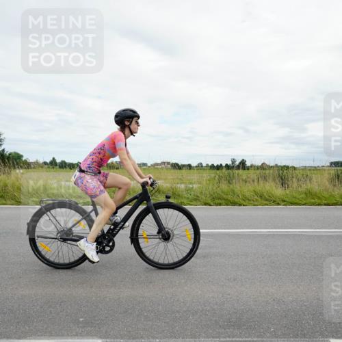 31.08.2025 - Elbe Triathlon Hamburg Michael Burmester http://msf.ph/oto/8695099 31.08.2025 16:20:41 Radfahren  meine-sportfotos.de