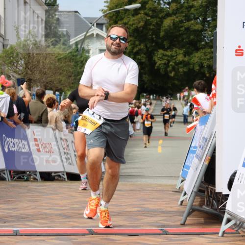 31.08.2025 - 21. Blankeneser Heldenlauf Strokosch-Dieckow http://msf.ph/oto/8695187 31.08.2025 12:34:01 Ziel 5184, 5369, 5479 meine-sportfotos.de