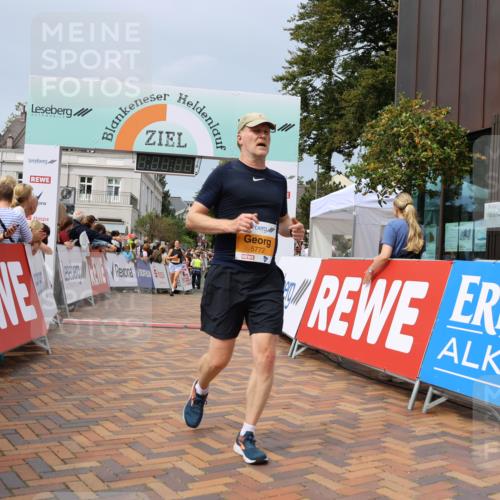 31.08.2025 - 21. Blankeneser Heldenlauf Strokosch-Dieckow http://msf.ph/oto/8695226 31.08.2025 12:33:37 Ziel 5772, 5273, 5720, 5721 meine-sportfotos.de