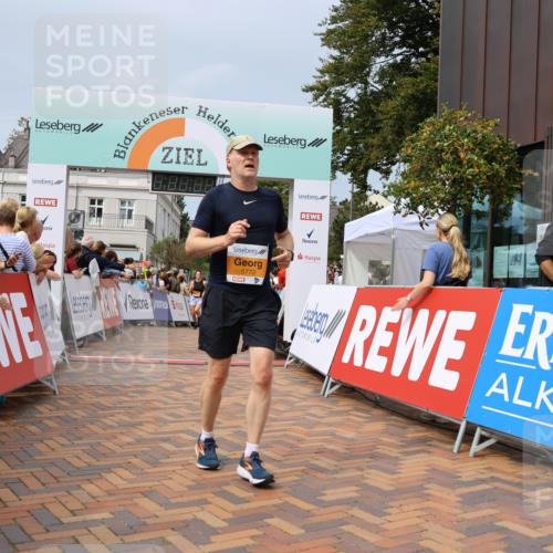 31.08.2025 - 21. Blankeneser Heldenlauf Strokosch-Dieckow http://msf.ph/oto/8695232 31.08.2025 12:33:37 Ziel 5772, 5273, 5720, 5721 meine-sportfotos.de