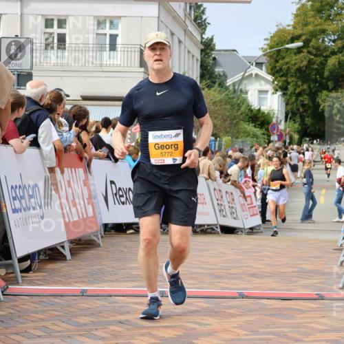 31.08.2025 - 21. Blankeneser Heldenlauf Strokosch-Dieckow http://msf.ph/oto/8695233 31.08.2025 12:33:35 Ziel 5772, 5720, 5721 meine-sportfotos.de