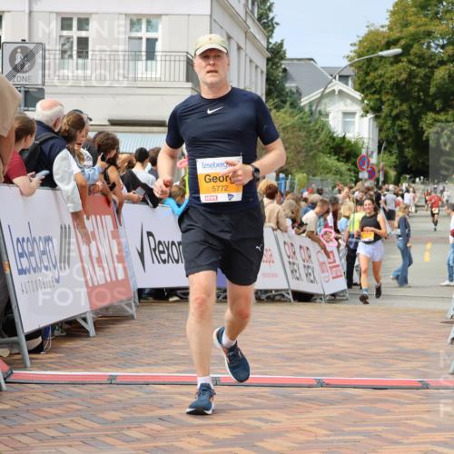 31.08.2025 - 21. Blankeneser Heldenlauf Strokosch-Dieckow http://msf.ph/oto/8695235 31.08.2025 12:33:35 Ziel 5772, 5720, 5721 meine-sportfotos.de