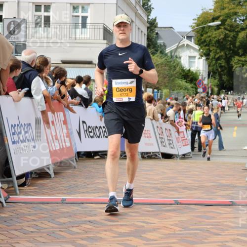 31.08.2025 - 21. Blankeneser Heldenlauf Strokosch-Dieckow http://msf.ph/oto/8695240 31.08.2025 12:33:35 Ziel 5772, 5720, 5721 meine-sportfotos.de