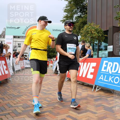 31.08.2025 - 21. Blankeneser Heldenlauf Strokosch-Dieckow http://msf.ph/oto/8695261 31.08.2025 12:33:22 Ziel 4388, 4387, 4197 meine-sportfotos.de