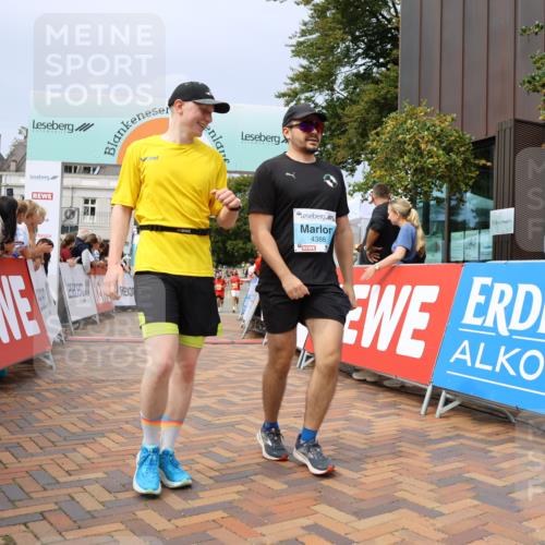 31.08.2025 - 21. Blankeneser Heldenlauf Strokosch-Dieckow http://msf.ph/oto/8695263 31.08.2025 12:33:22 Ziel 4388, 4387, 4197 meine-sportfotos.de