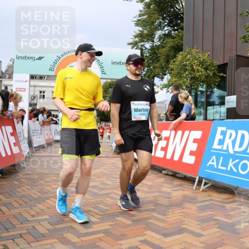 31.08.2025 - 21. Blankeneser Heldenlauf Strokosch-Dieckow http://msf.ph/oto/8695265 31.08.2025 12:33:22 Ziel 4388, 4387, 4197 meine-sportfotos.de