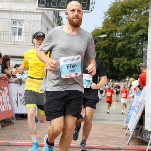 31.08.2025 - 21. Blankeneser Heldenlauf Strokosch-Dieckow http://msf.ph/oto/8695269 31.08.2025 12:33:20 Ziel 4388, 4387, 4197 meine-sportfotos.de