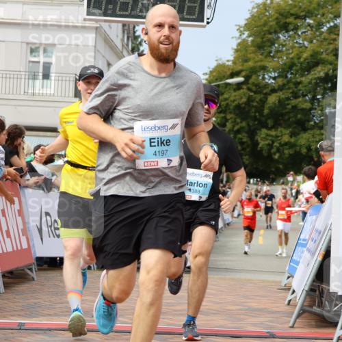31.08.2025 - 21. Blankeneser Heldenlauf Strokosch-Dieckow http://msf.ph/oto/8695270 31.08.2025 12:33:20 Ziel 4388, 4387, 4197 meine-sportfotos.de