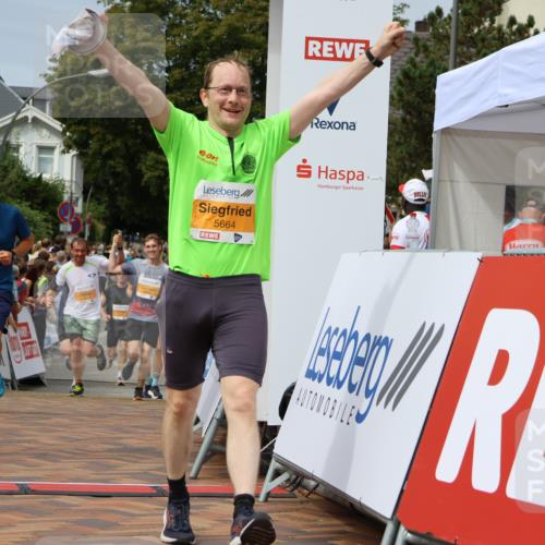 31.08.2025 - 21. Blankeneser Heldenlauf Strokosch-Dieckow http://msf.ph/oto/8695324 31.08.2025 12:26:56 Ziel 5065, 5274, 5275, 5664, 5818, 5819, 4180 meine-sportfotos.de