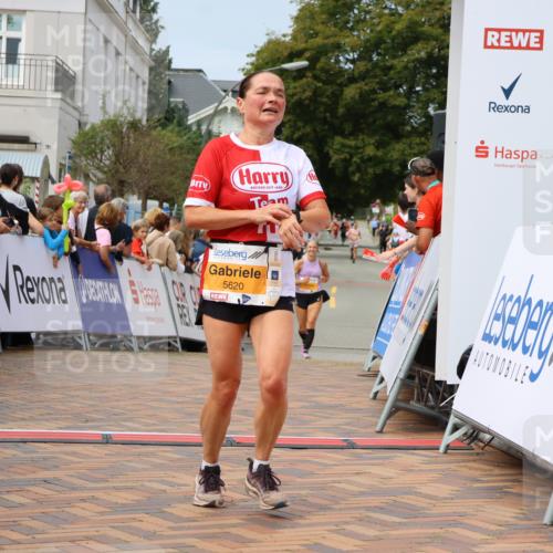 31.08.2025 - 21. Blankeneser Heldenlauf Strokosch-Dieckow http://msf.ph/oto/8695325 31.08.2025 12:32:44 Ziel 5347, 5620 meine-sportfotos.de