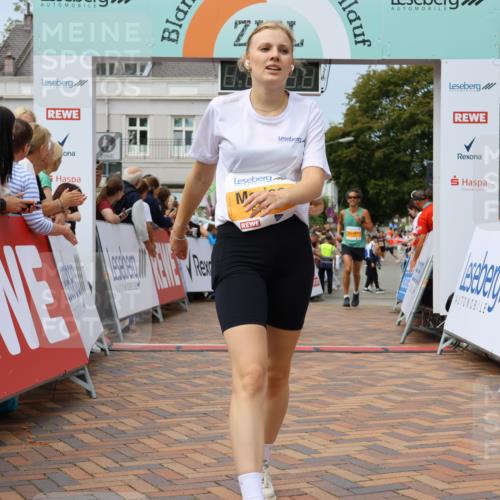 31.08.2025 - 21. Blankeneser Heldenlauf Strokosch-Dieckow http://msf.ph/oto/8695328 31.08.2025 12:32:26 Ziel 5284, 5708, 5197, 4417, 4050 meine-sportfotos.de