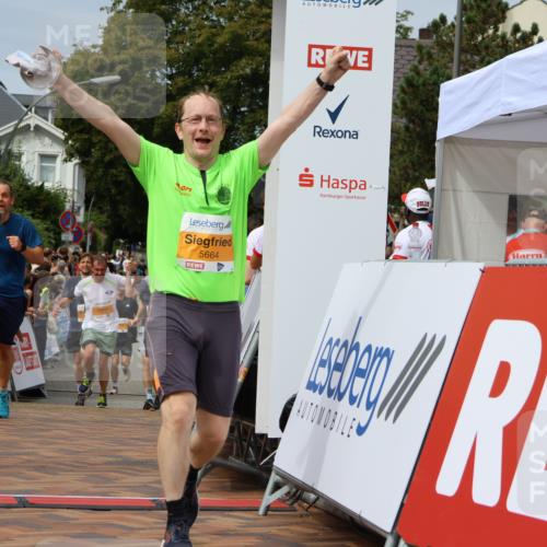 31.08.2025 - 21. Blankeneser Heldenlauf Strokosch-Dieckow http://msf.ph/oto/8695333 31.08.2025 12:26:55 Ziel 5787, 5065, 5664, 5818, 5819, 4180, 4391 meine-sportfotos.de