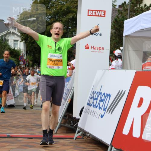 31.08.2025 - 21. Blankeneser Heldenlauf Strokosch-Dieckow http://msf.ph/oto/8695338 31.08.2025 12:26:55 Ziel 5787, 5065, 5664, 5818, 5819, 4180, 4391 meine-sportfotos.de