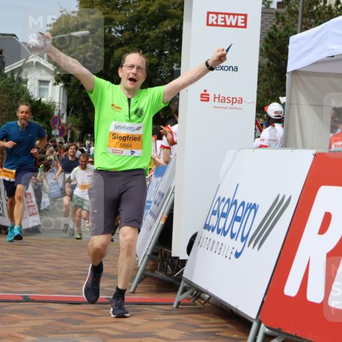 31.08.2025 - 21. Blankeneser Heldenlauf Strokosch-Dieckow http://msf.ph/oto/8695342 31.08.2025 12:26:55 Ziel 5787, 5065, 5664, 5818, 5819, 4180, 4391 meine-sportfotos.de