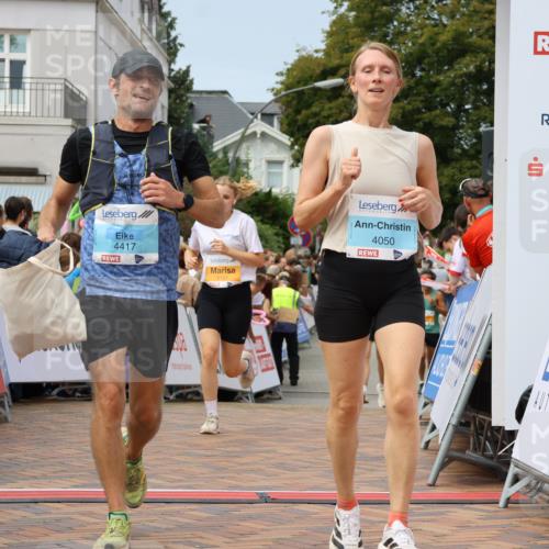 31.08.2025 - 21. Blankeneser Heldenlauf Strokosch-Dieckow http://msf.ph/oto/8695343 31.08.2025 12:32:22 Ziel 5284, 5430, 5197, 4417, 4050 meine-sportfotos.de