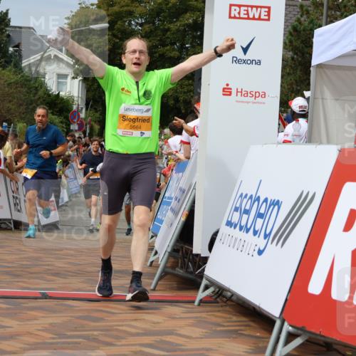 31.08.2025 - 21. Blankeneser Heldenlauf Strokosch-Dieckow http://msf.ph/oto/8695349 31.08.2025 12:26:55 Ziel 5787, 5065, 5664, 5818, 5819, 4180, 4391 meine-sportfotos.de