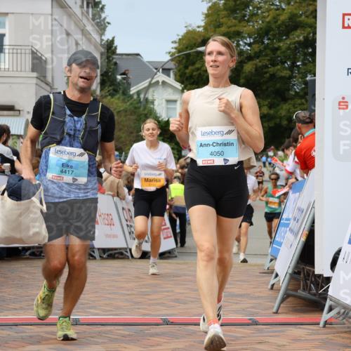 31.08.2025 - 21. Blankeneser Heldenlauf Strokosch-Dieckow http://msf.ph/oto/8695350 31.08.2025 12:32:22 Ziel 5284, 5430, 5197, 4417, 4050 meine-sportfotos.de