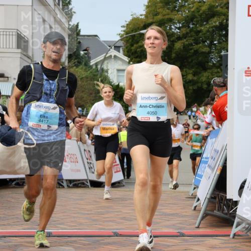 31.08.2025 - 21. Blankeneser Heldenlauf Strokosch-Dieckow http://msf.ph/oto/8695352 31.08.2025 12:32:22 Ziel 5284, 5430, 5197, 4417, 4050 meine-sportfotos.de