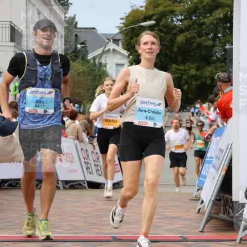 31.08.2025 - 21. Blankeneser Heldenlauf Strokosch-Dieckow http://msf.ph/oto/8695358 31.08.2025 12:32:22 Ziel 5284, 5430, 5197, 4417, 4050 meine-sportfotos.de