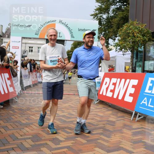 31.08.2025 - 21. Blankeneser Heldenlauf Strokosch-Dieckow http://msf.ph/oto/8695376 31.08.2025 12:26:46 Ziel 5787, 5135, 4224, 4223, 4222, 4391 meine-sportfotos.de
