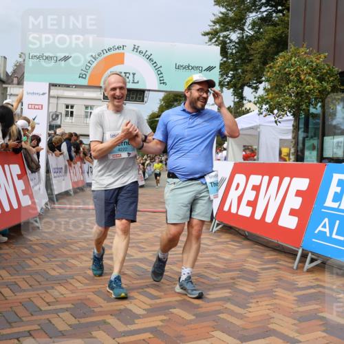 31.08.2025 - 21. Blankeneser Heldenlauf Strokosch-Dieckow http://msf.ph/oto/8695380 31.08.2025 12:26:46 Ziel 5787, 5135, 4224, 4223, 4222, 4391 meine-sportfotos.de