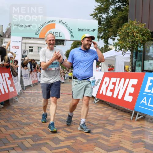 31.08.2025 - 21. Blankeneser Heldenlauf Strokosch-Dieckow http://msf.ph/oto/8695382 31.08.2025 12:26:46 Ziel 5787, 5135, 4224, 4223, 4222, 4391 meine-sportfotos.de