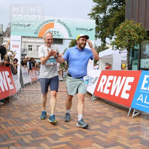 31.08.2025 - 21. Blankeneser Heldenlauf Strokosch-Dieckow http://msf.ph/oto/8695386 31.08.2025 12:26:46 Ziel 5787, 5135, 4224, 4223, 4222, 4391 meine-sportfotos.de