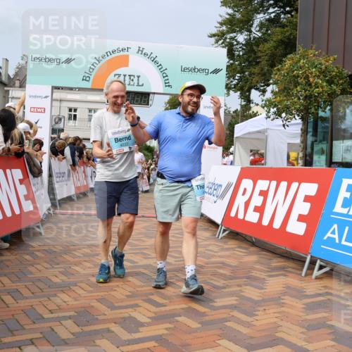 31.08.2025 - 21. Blankeneser Heldenlauf Strokosch-Dieckow http://msf.ph/oto/8695391 31.08.2025 12:26:46 Ziel 5787, 5135, 4224, 4223, 4222, 4391 meine-sportfotos.de