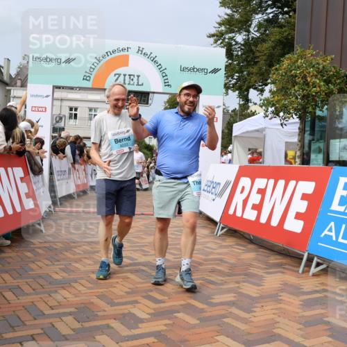 31.08.2025 - 21. Blankeneser Heldenlauf Strokosch-Dieckow http://msf.ph/oto/8695393 31.08.2025 12:26:46 Ziel 5787, 5135, 4224, 4223, 4222, 4391 meine-sportfotos.de