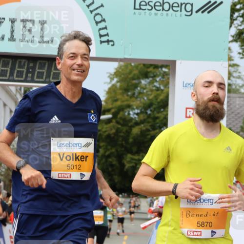 31.08.2025 - 21. Blankeneser Heldenlauf Strokosch-Dieckow http://msf.ph/oto/8695405 31.08.2025 12:31:42 Ziel 5870, 5012, 5190 meine-sportfotos.de
