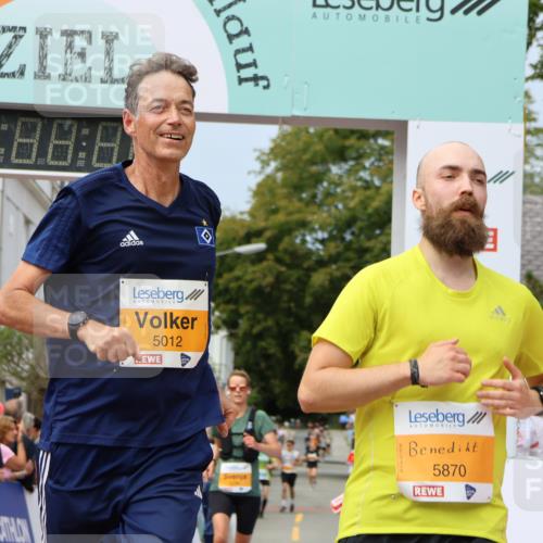 31.08.2025 - 21. Blankeneser Heldenlauf Strokosch-Dieckow http://msf.ph/oto/8695407 31.08.2025 12:31:42 Ziel 5870, 5012, 5190 meine-sportfotos.de