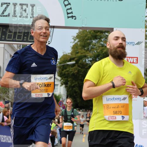 31.08.2025 - 21. Blankeneser Heldenlauf Strokosch-Dieckow http://msf.ph/oto/8695409 31.08.2025 12:31:42 Ziel 5870, 5012, 5190 meine-sportfotos.de