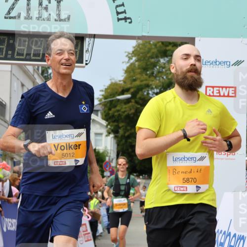 31.08.2025 - 21. Blankeneser Heldenlauf Strokosch-Dieckow http://msf.ph/oto/8695411 31.08.2025 12:31:42 Ziel 5870, 5012, 5190 meine-sportfotos.de