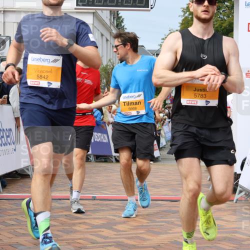 31.08.2025 - 21. Blankeneser Heldenlauf Strokosch-Dieckow http://msf.ph/oto/8695421 31.08.2025 12:26:36 Ziel 5842, 5783, 5135, 5167, 5668, 4240 meine-sportfotos.de